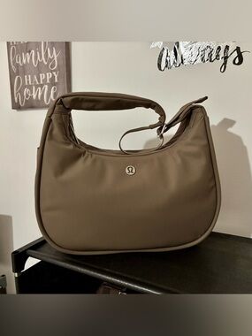 Lululemon City Essentials Shoulder Bag 4L